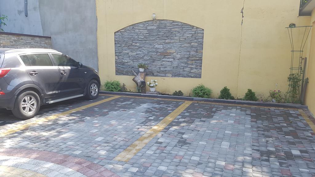 名人酒店 卡缅涅茨-波多利斯基 外观 照片