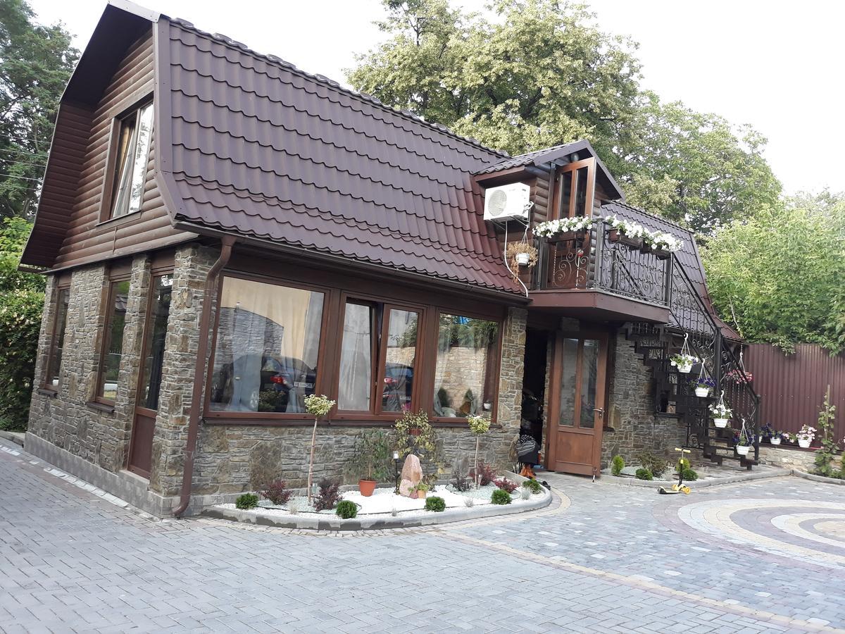 名人酒店 卡缅涅茨-波多利斯基 外观 照片